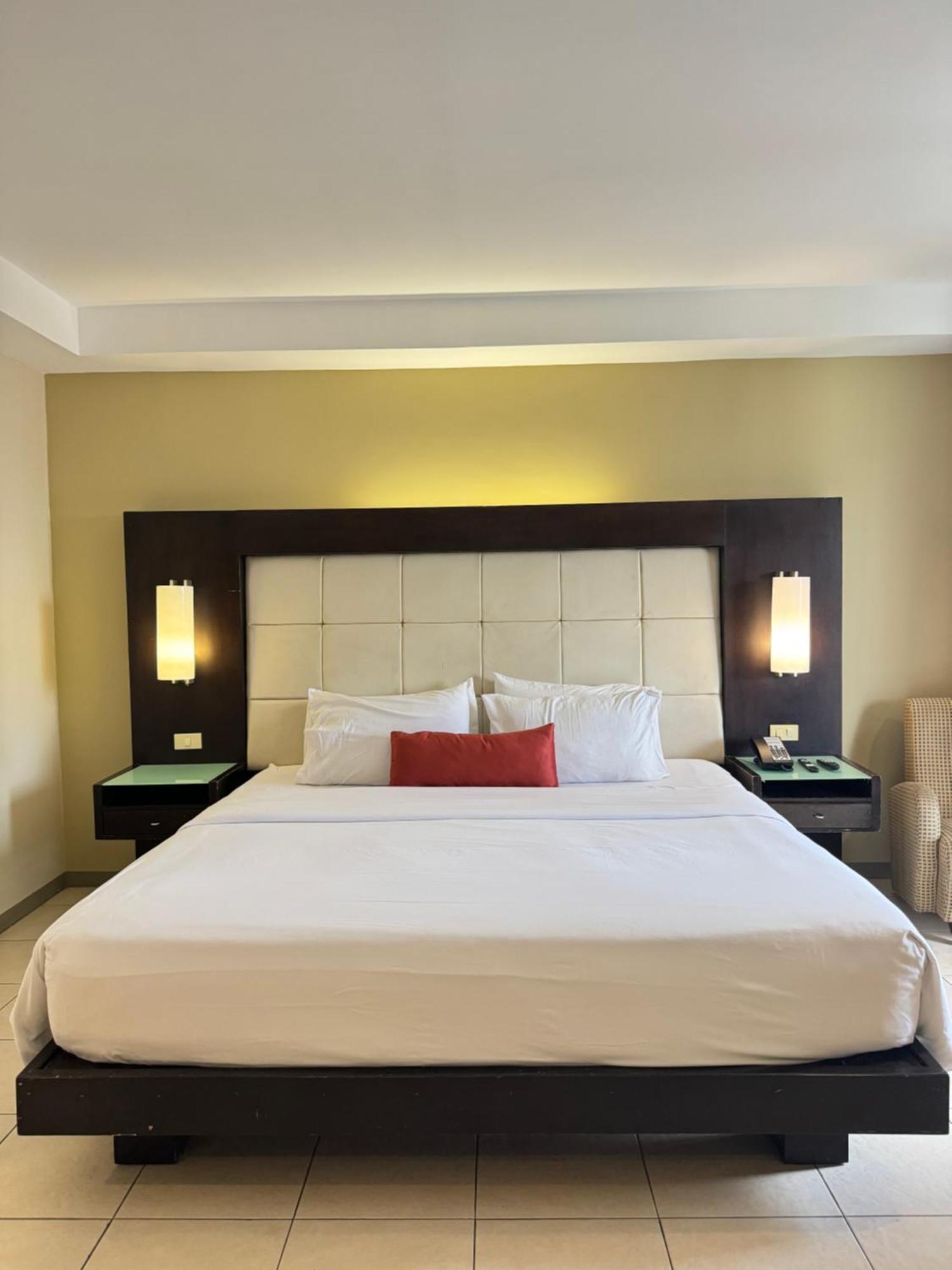 Circle Inn - Iloilo City Center Eksteriør billede