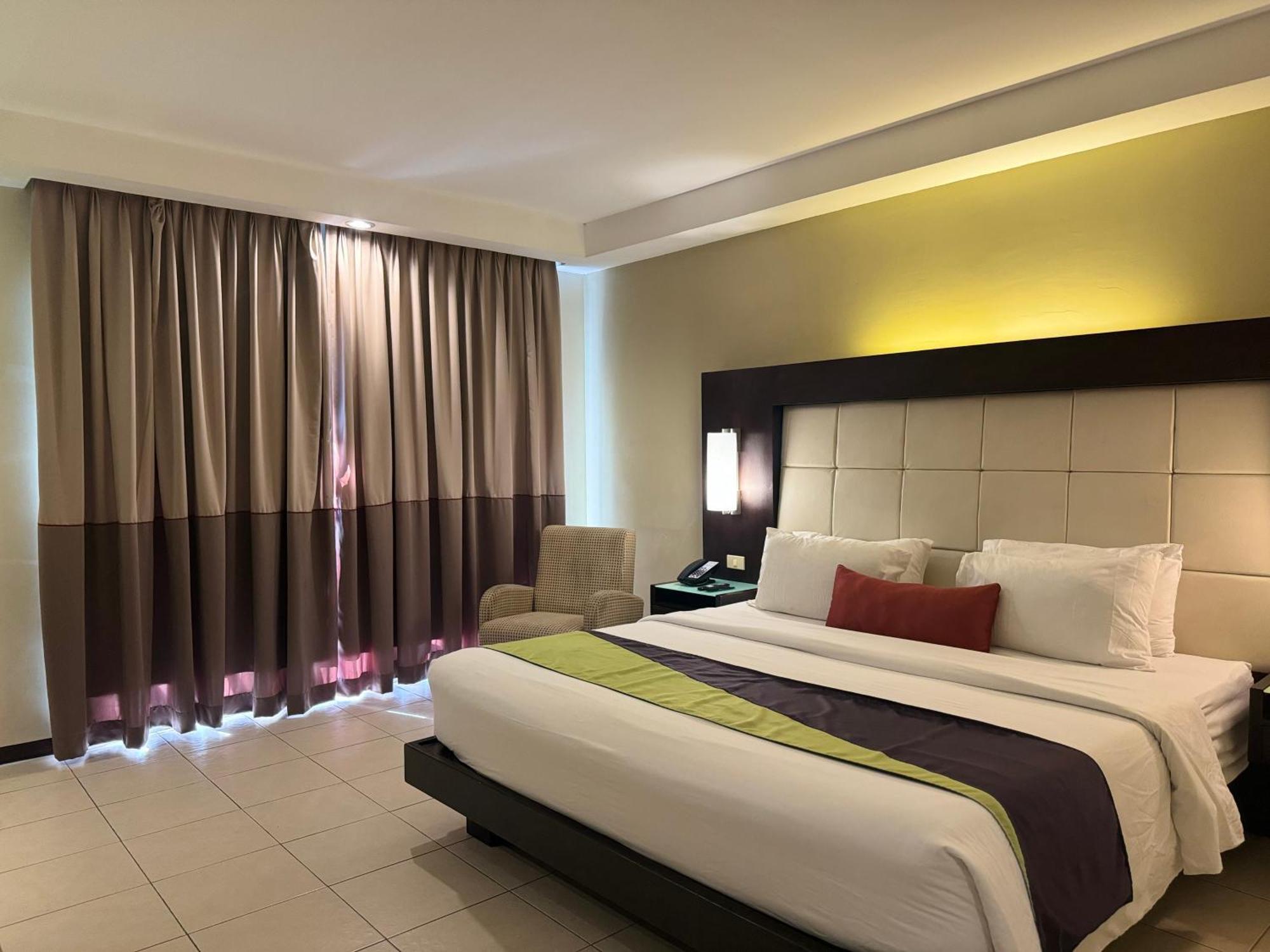 Circle Inn - Iloilo City Center Eksteriør billede