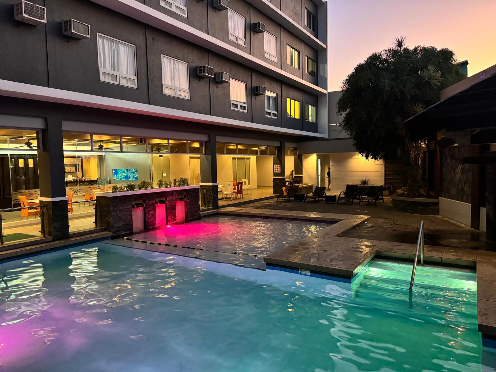 Circle Inn - Iloilo City Center Eksteriør billede