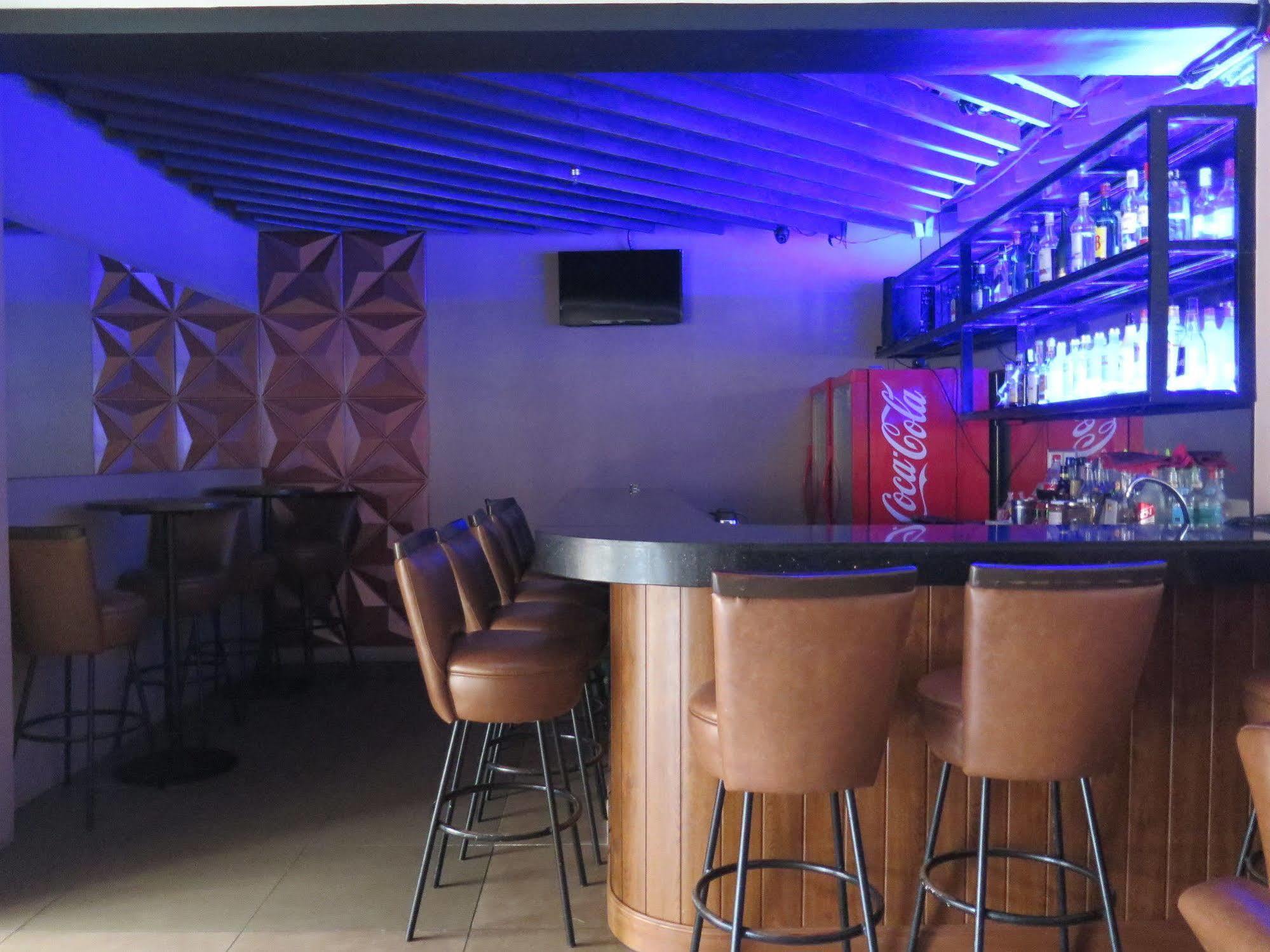 Circle Inn - Iloilo City Center Eksteriør billede